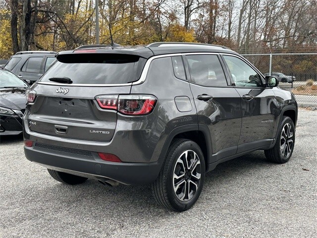 2022 Jeep Compass Limited photo 2