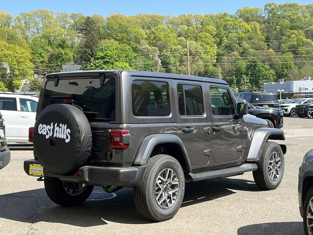 New 2026 Jeep Wrangler 4-DOOR SAHARA Sport Utility