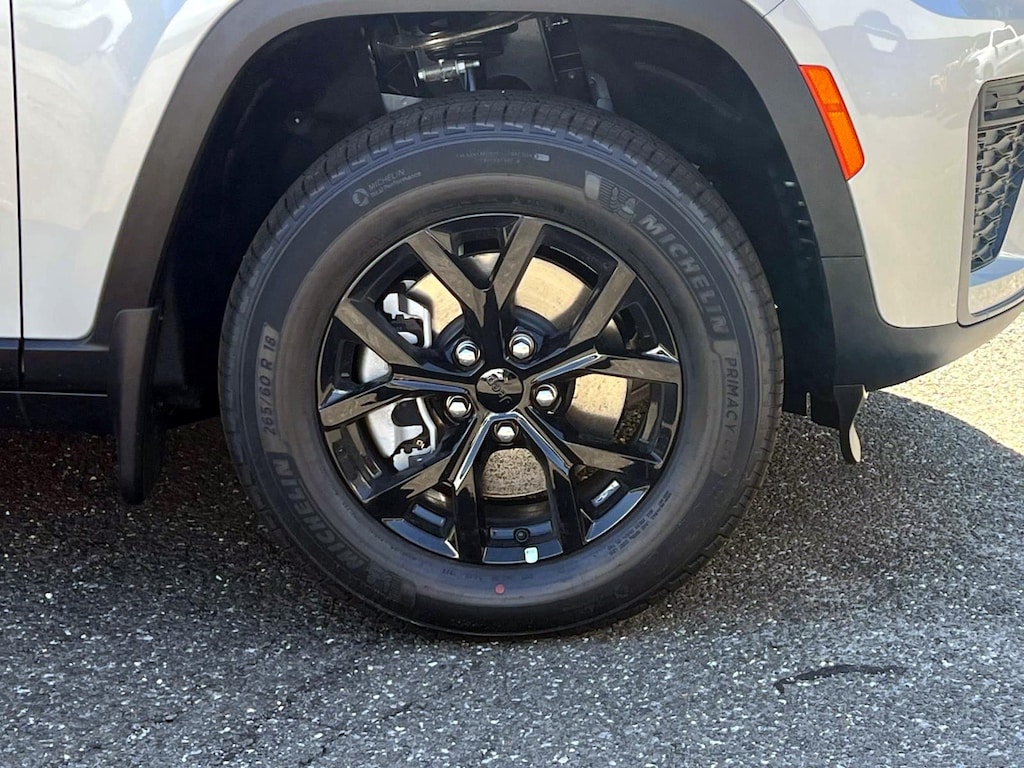 New 2026 Jeep Grand Cherokee L Laredo Sport Utility