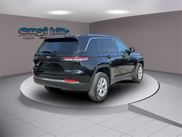 2022 Jeep Grand Cherokee Limited photo 2