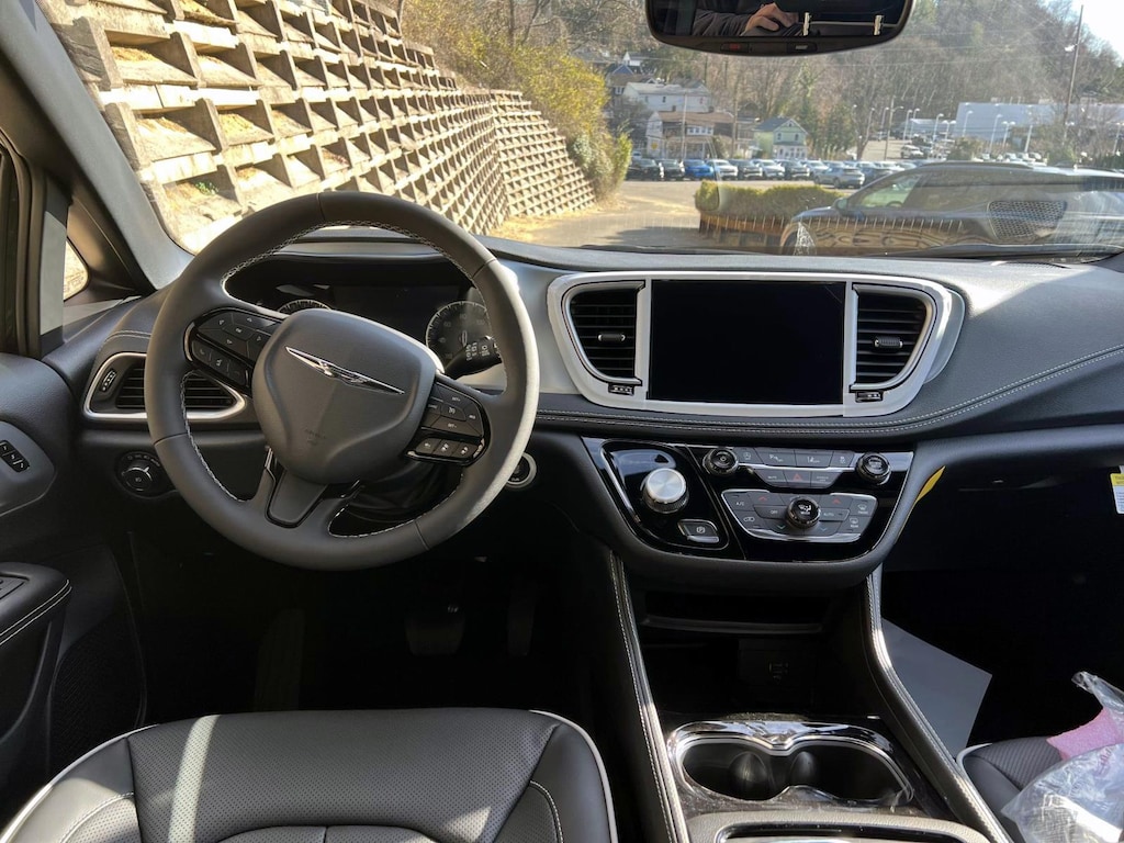 New 2026 Chrysler Pacifica LIMITED AWD Passenger Van