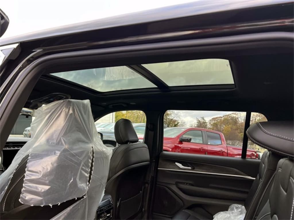 New 2025 Jeep Grand Cherokee L LIMITED 4X4 Sport Utility