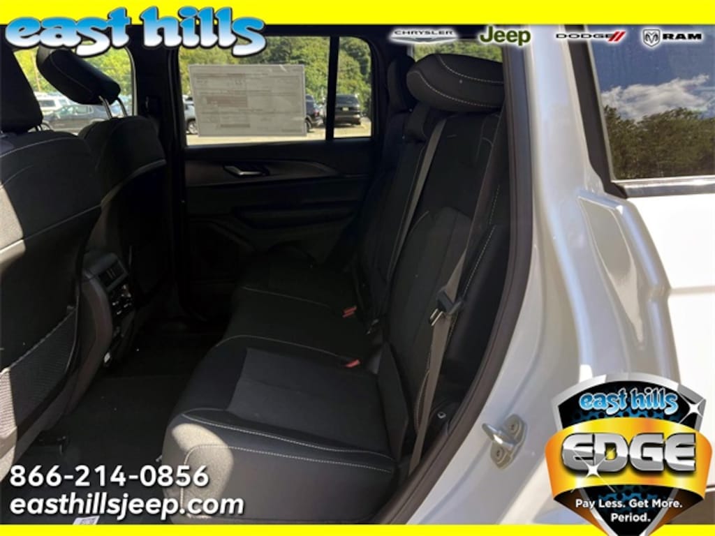 New 2025 Jeep Grand Cherokee LAREDO X 4X4 Sport Utility