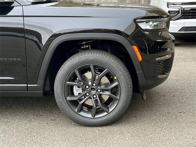 2025 Jeep Grand Cherokee Limited photo 3