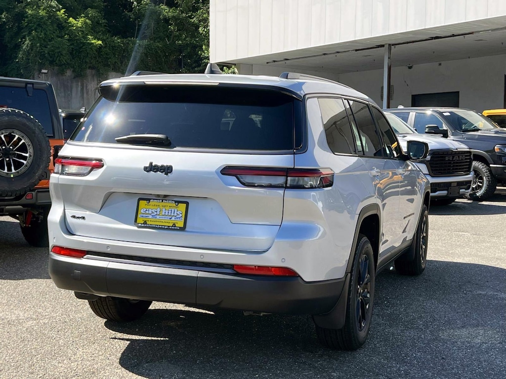 New 2026 Jeep Grand Cherokee L Laredo Sport Utility