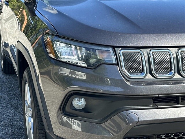 2022 Jeep Compass Latitude photo 3