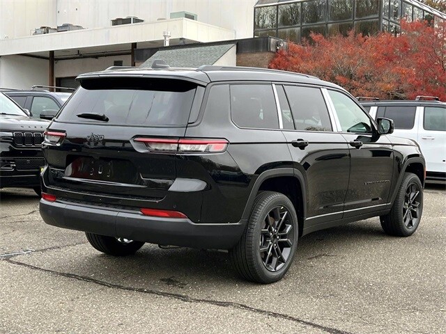 2025 Jeep Grand Cherokee Limited photo 2