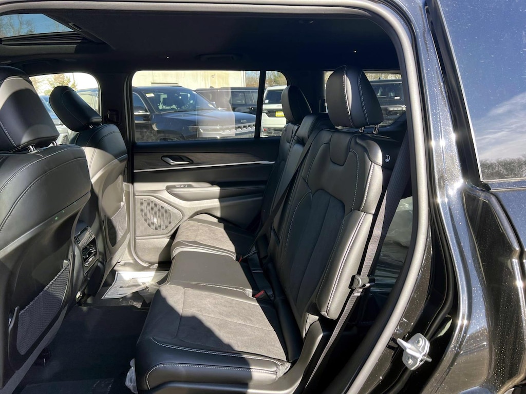 New 2026 Jeep Grand Cherokee L Altitude Sport Utility