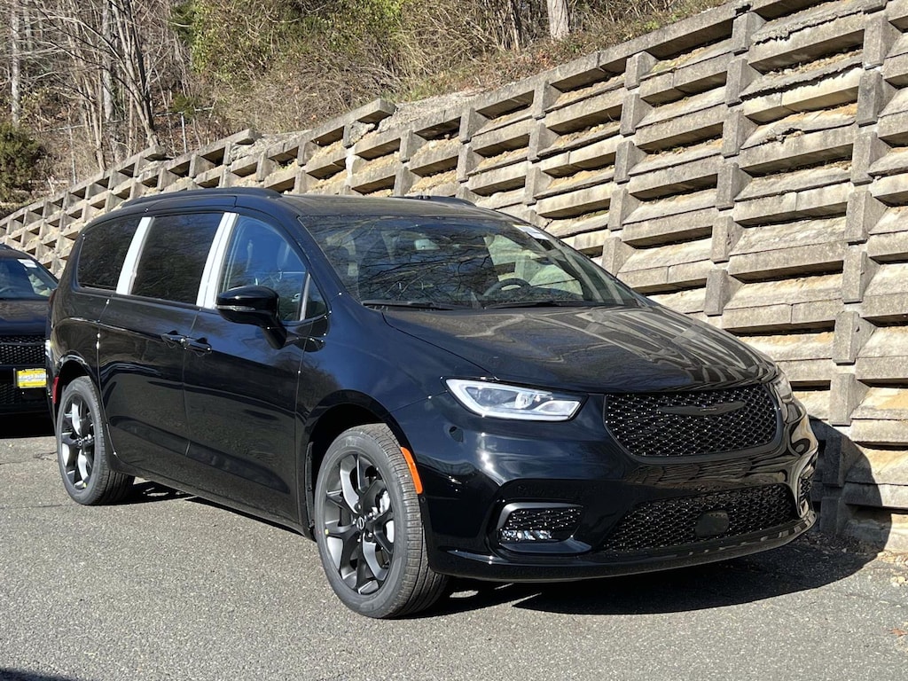 New 2026 Chrysler Pacifica LIMITED AWD Passenger Van