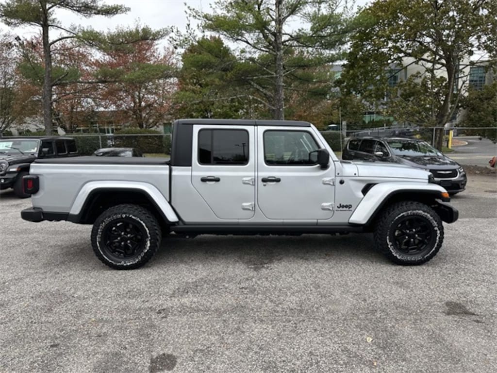 Used 2022 Jeep Gladiator Willys Truck Crew Cab