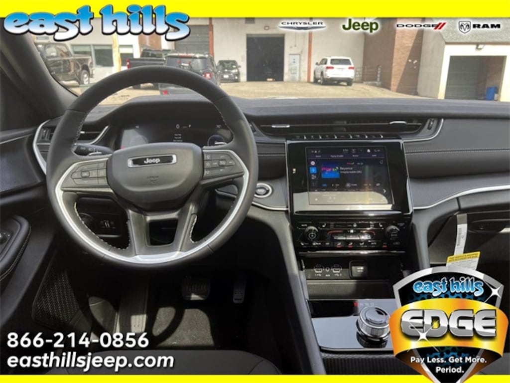 New 2025 Jeep Grand Cherokee LAREDO X 4X4 Sport Utility