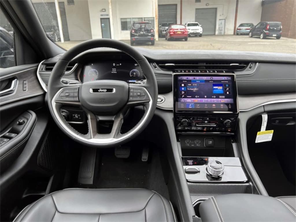 New 2025 Jeep Grand Cherokee Limited Sport Utility