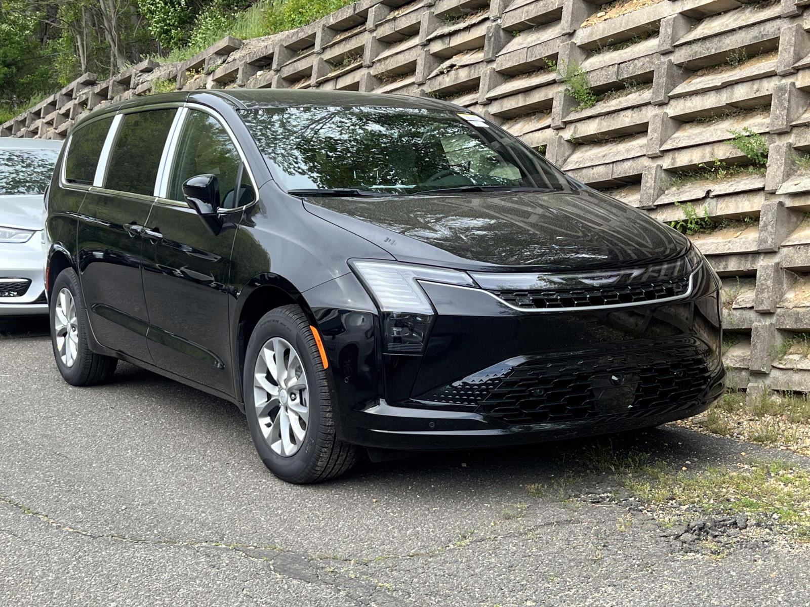 2027 Chrysler Pacifica Select AWD's photo