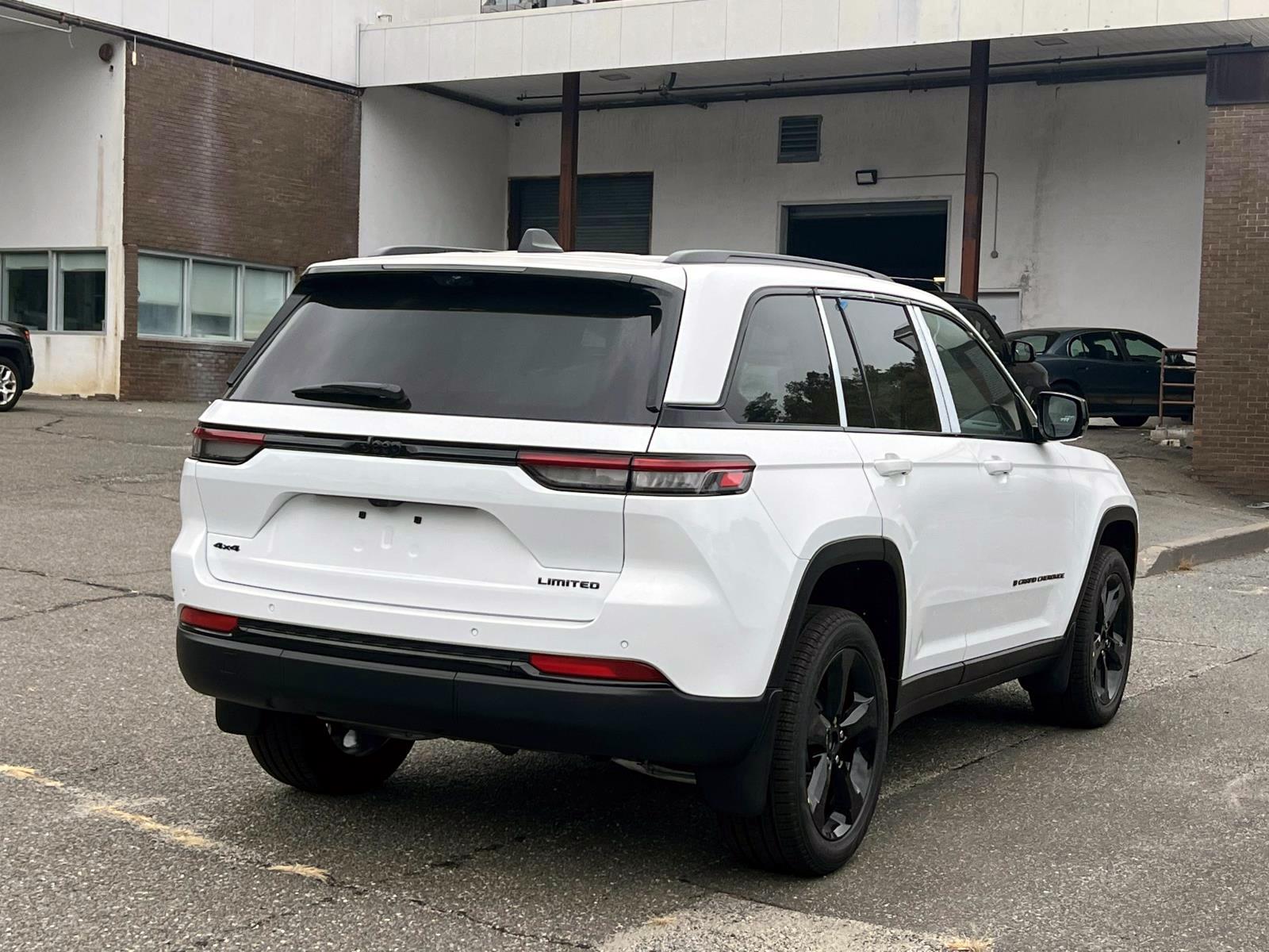 2025 Jeep Grand Cherokee Limited photo 2