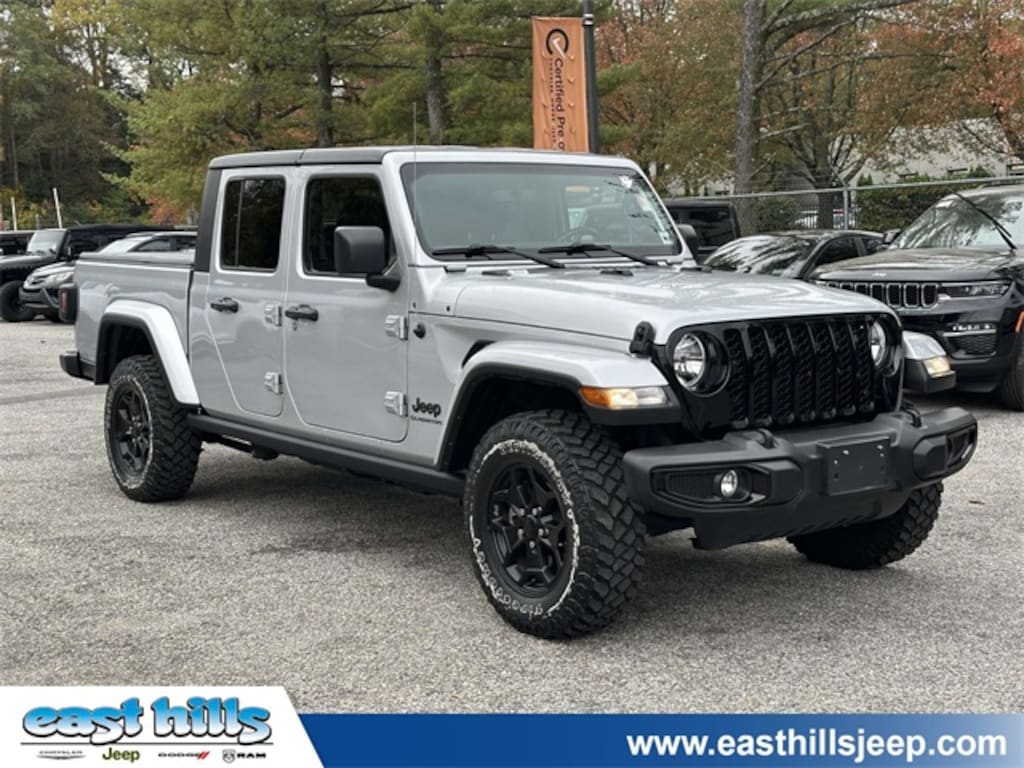 Used 2022 Jeep Gladiator Willys Truck Crew Cab
