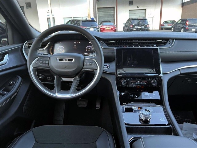 2025 Jeep Grand Cherokee Altitude X photo 4