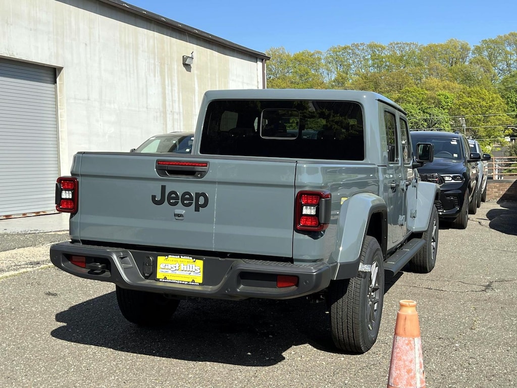 New 2026 Jeep Gladiator SPORT S 4X4 Pickup
