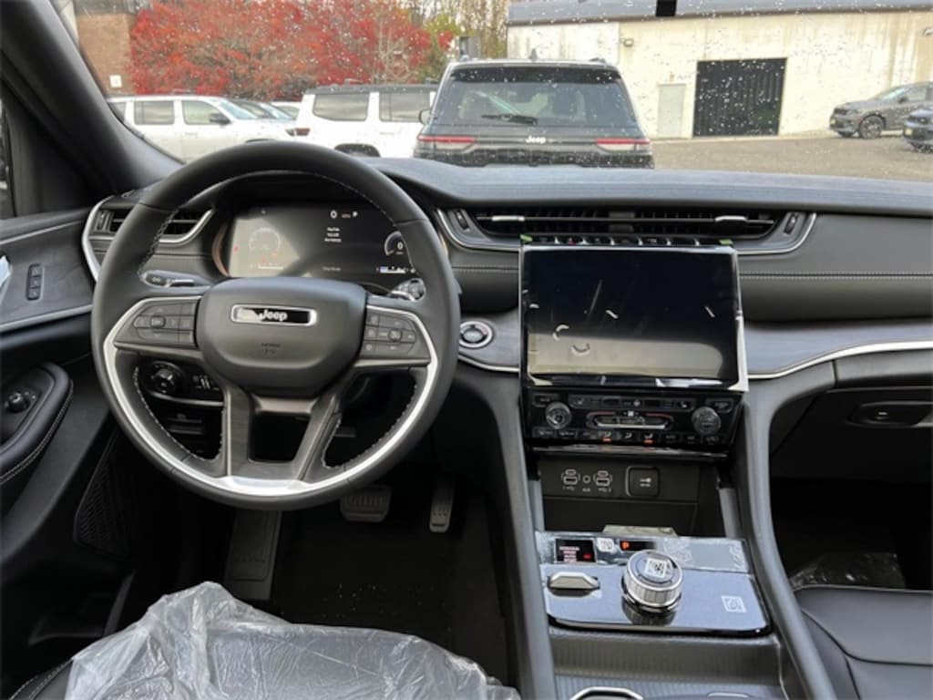 New 2025 Jeep Grand Cherokee L LIMITED 4X4 Sport Utility