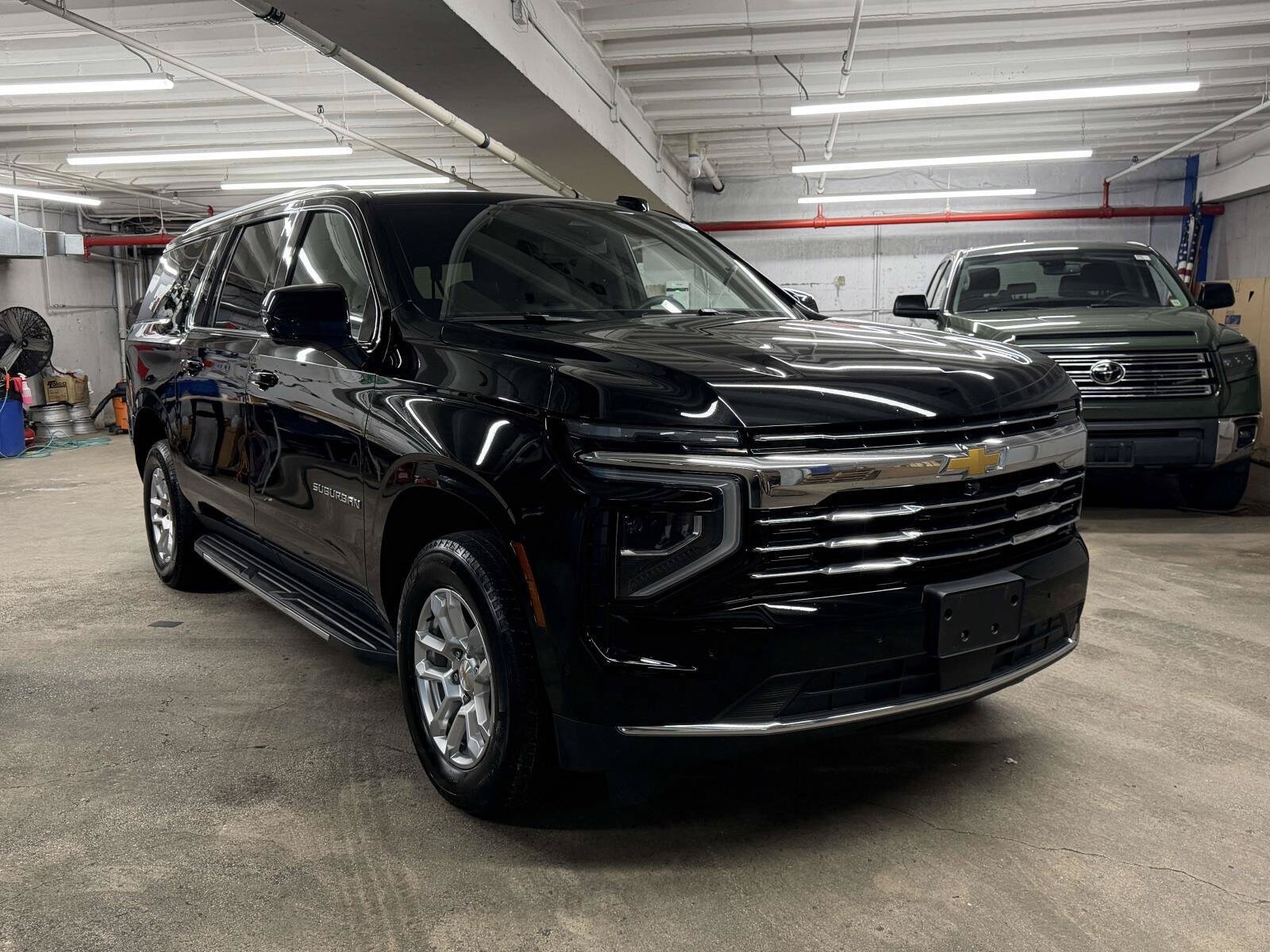 2025 Chevrolet Suburban LT