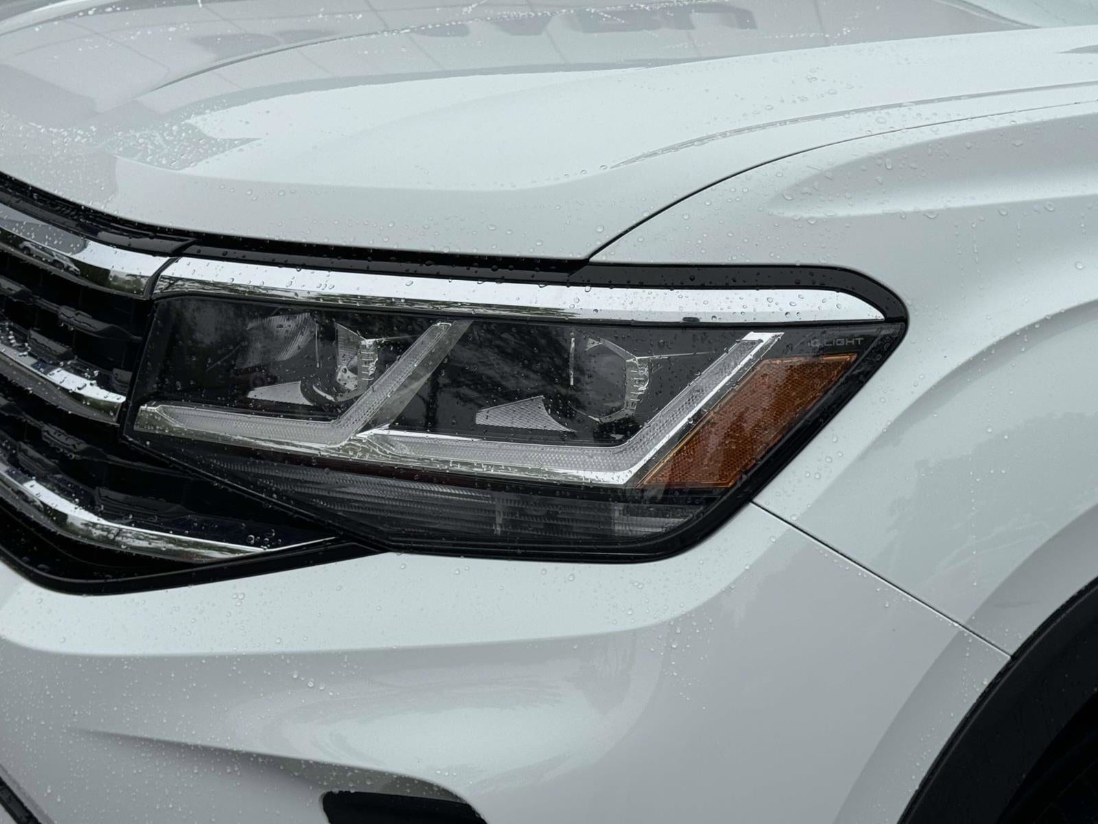 2022 Volkswagen Atlas SE w/Tech - Photo 6