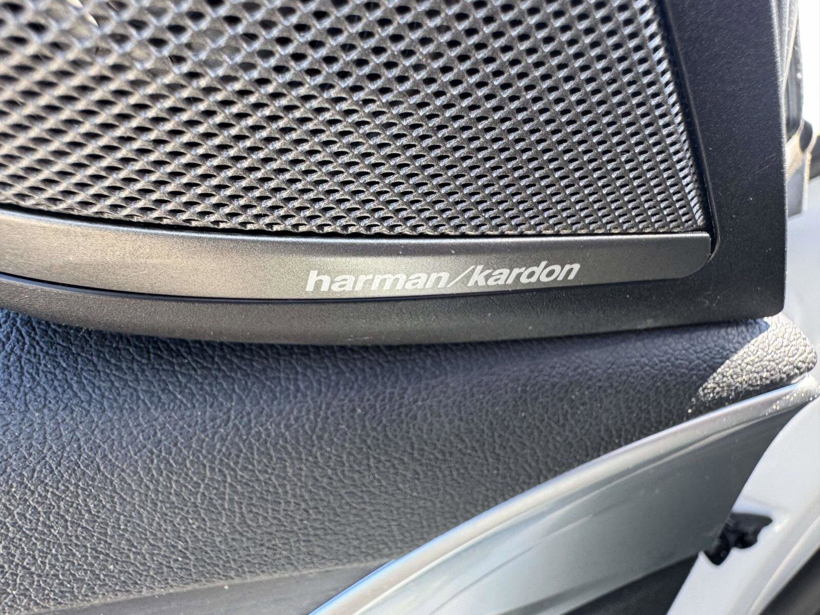 2022 BMW 5 Series 530i - Photo 18