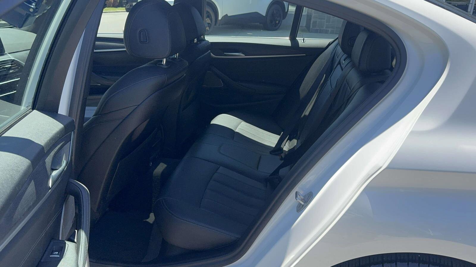 2022 BMW 5 Series 530i - Photo 13