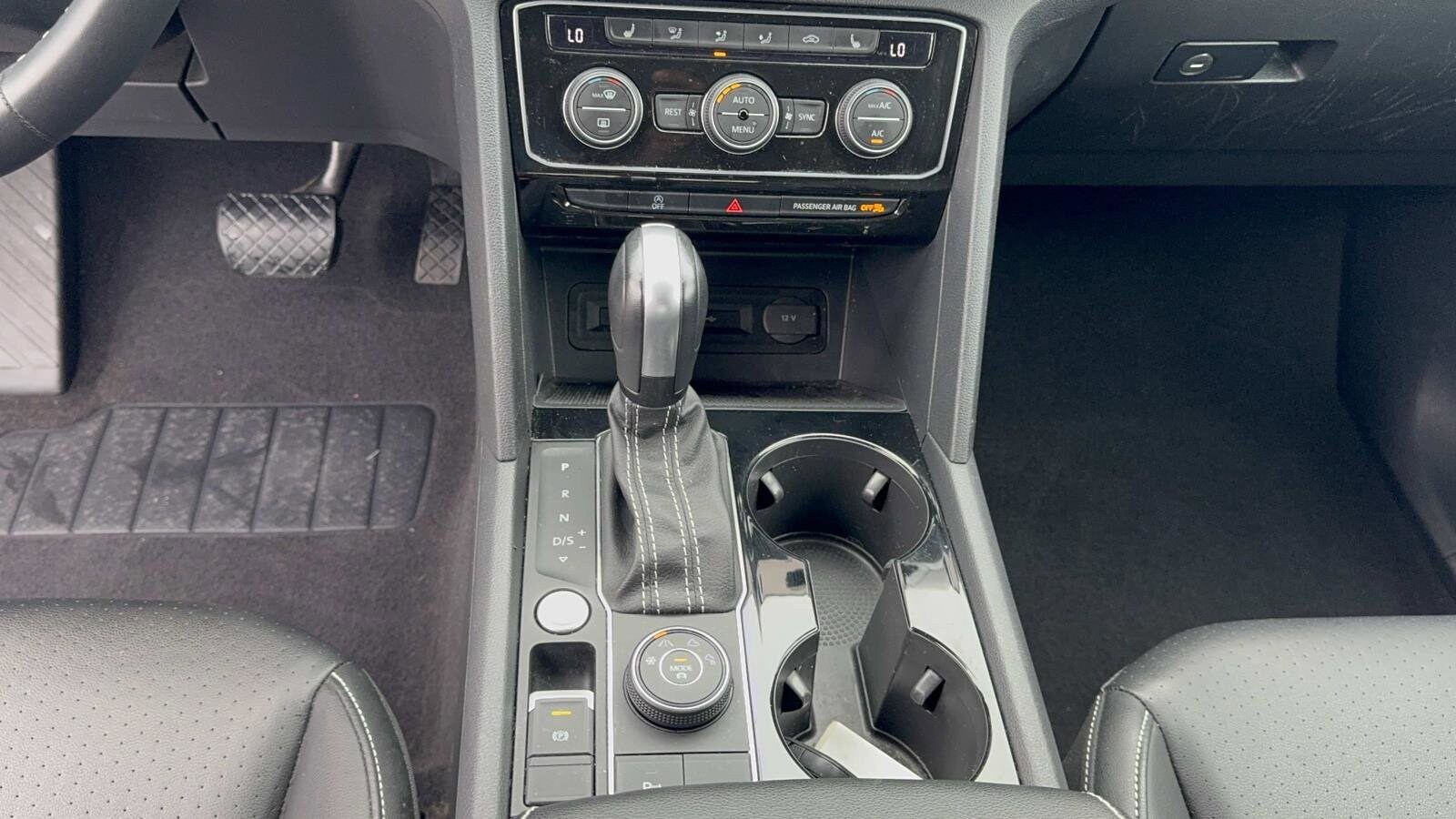 2022 Volkswagen Atlas SE w/Tech - Photo 17
