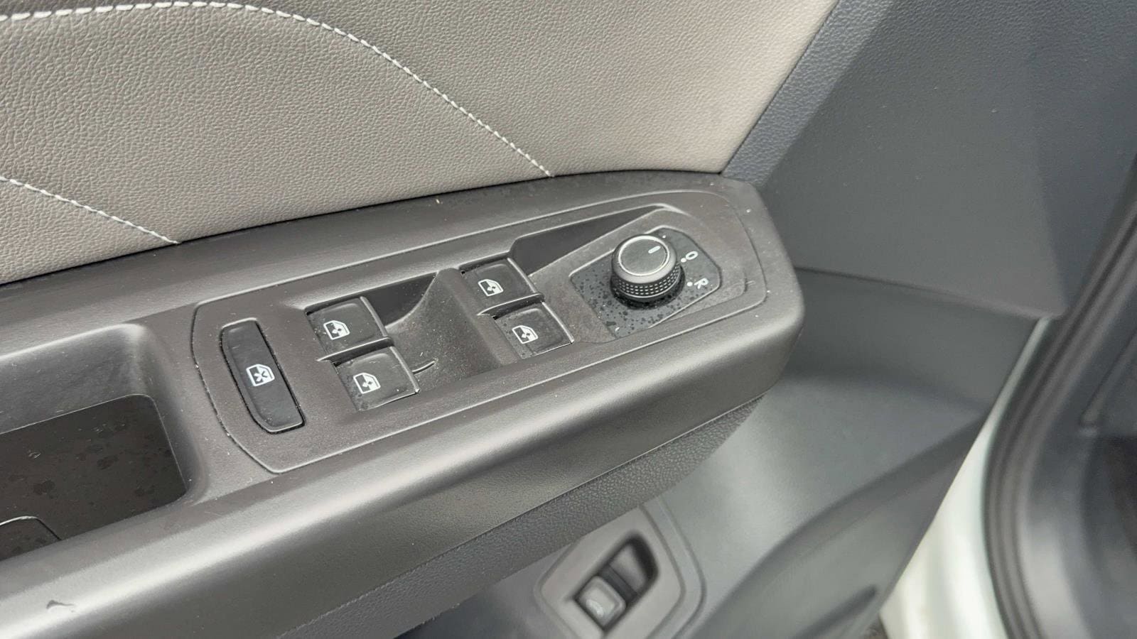 2022 Volkswagen Atlas SE w/Tech - Photo 14