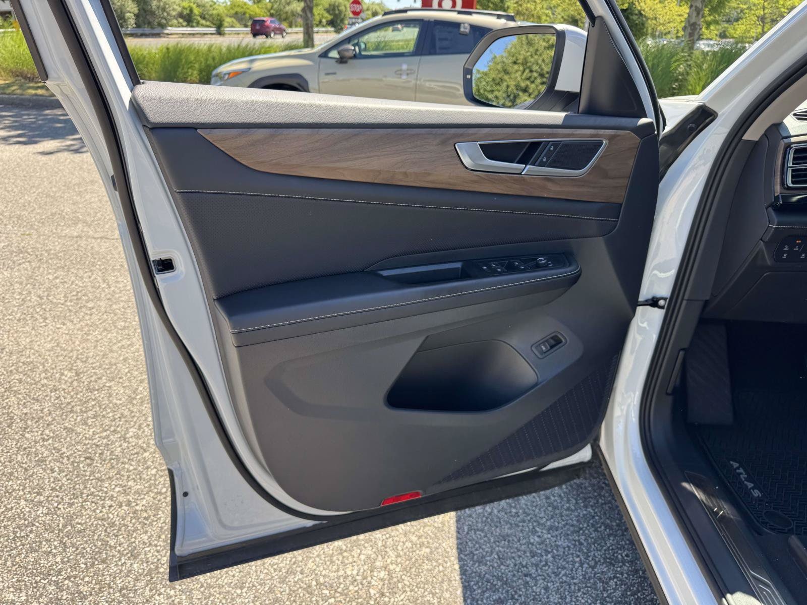 2026 Volkswagen Atlas SE w/Tech - Photo 24