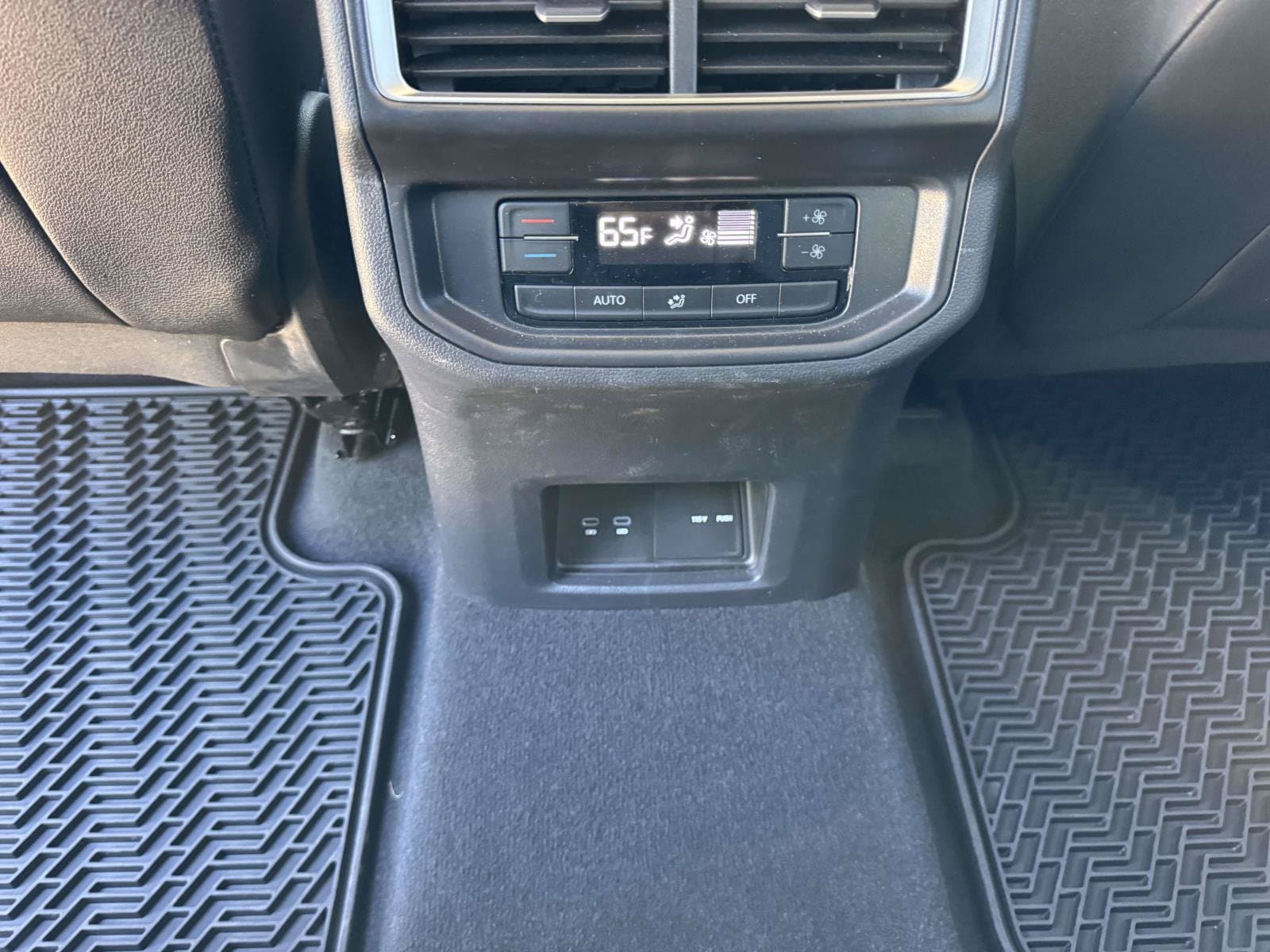 2026 Volkswagen Atlas SE w/Tech - Photo 21