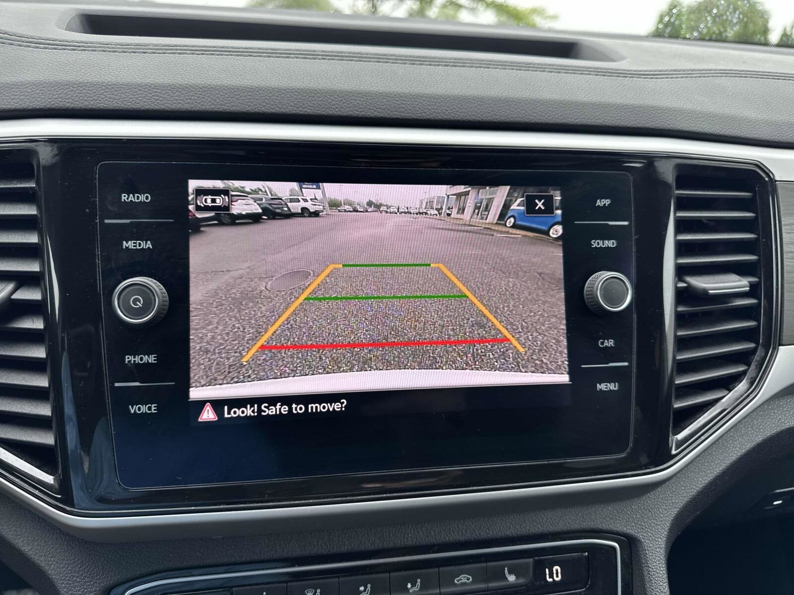 2022 Volkswagen Atlas SE w/Tech - Photo 26