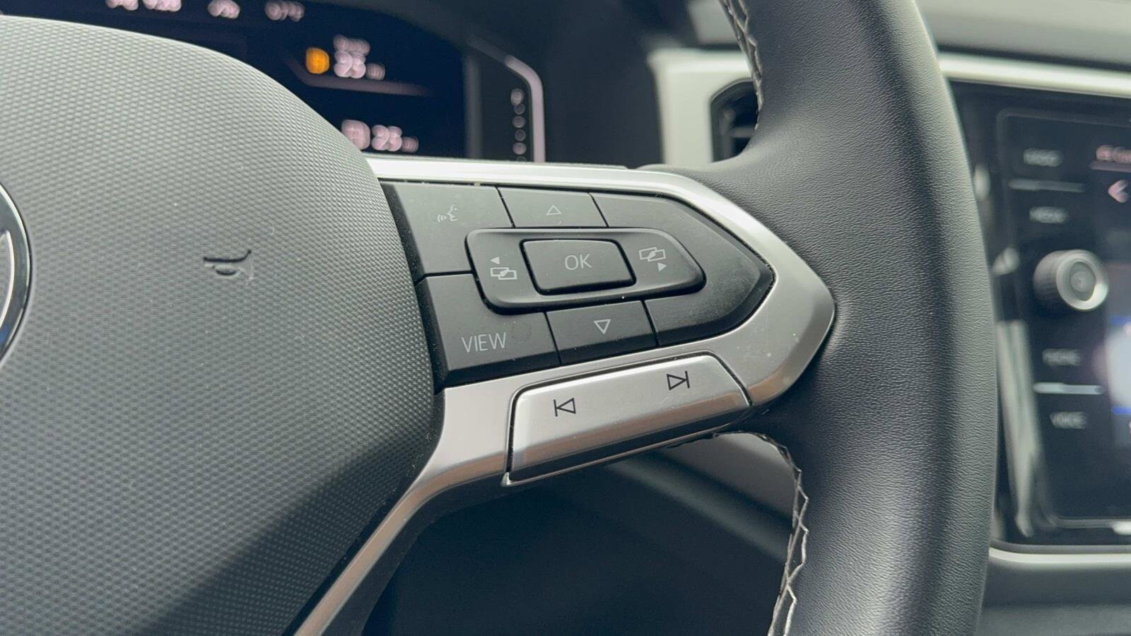 2022 Volkswagen Atlas SE w/Tech - Photo 16
