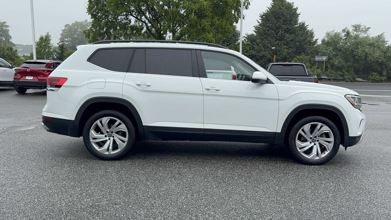 2022 Volkswagen Atlas SE w/Tech - Photo 3