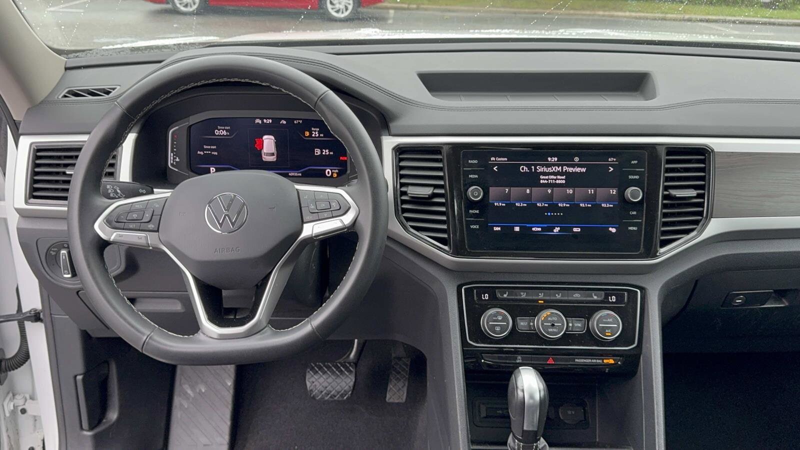 2022 Volkswagen Atlas SE w/Tech - Photo 11