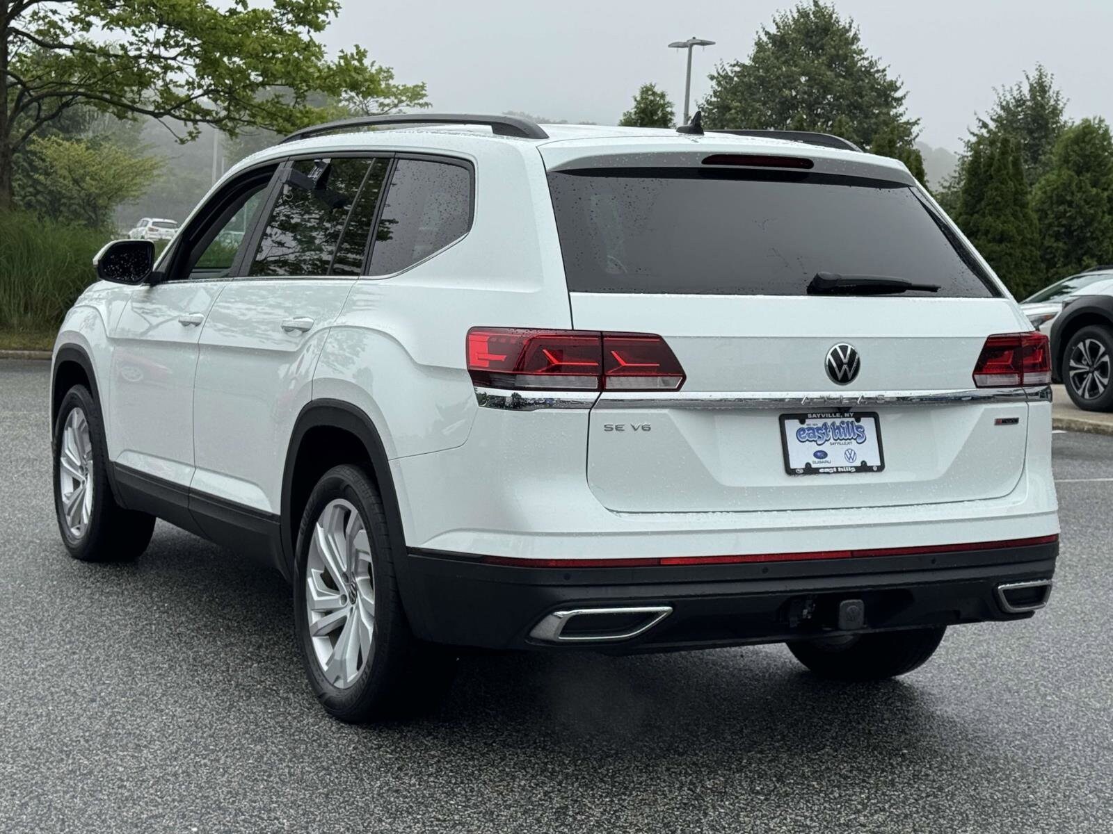 2022 Volkswagen Atlas SE w/Tech - Photo 4