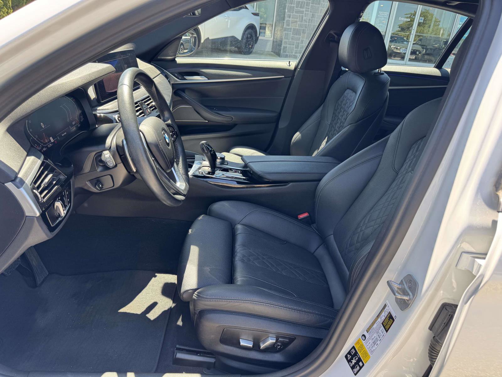 2022 BMW 5 Series 530i - Photo 12