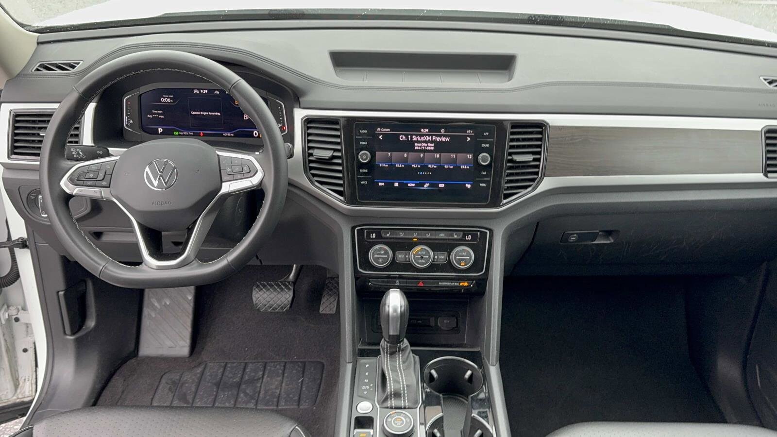 2022 Volkswagen Atlas SE w/Tech - Photo 10