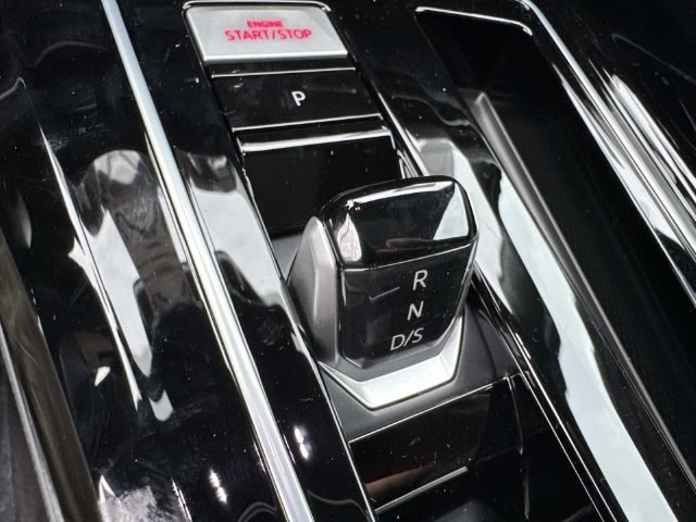 2025 Volkswagen Golf GTI SE - Photo 8
