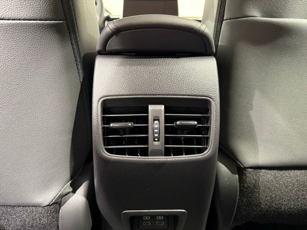 2026 Toyota Corolla Cross XLE - Photo 22