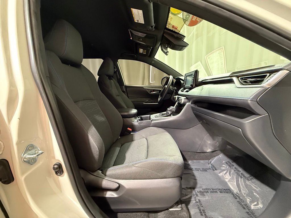 2022 Toyota RAV4 SE - Photo 21