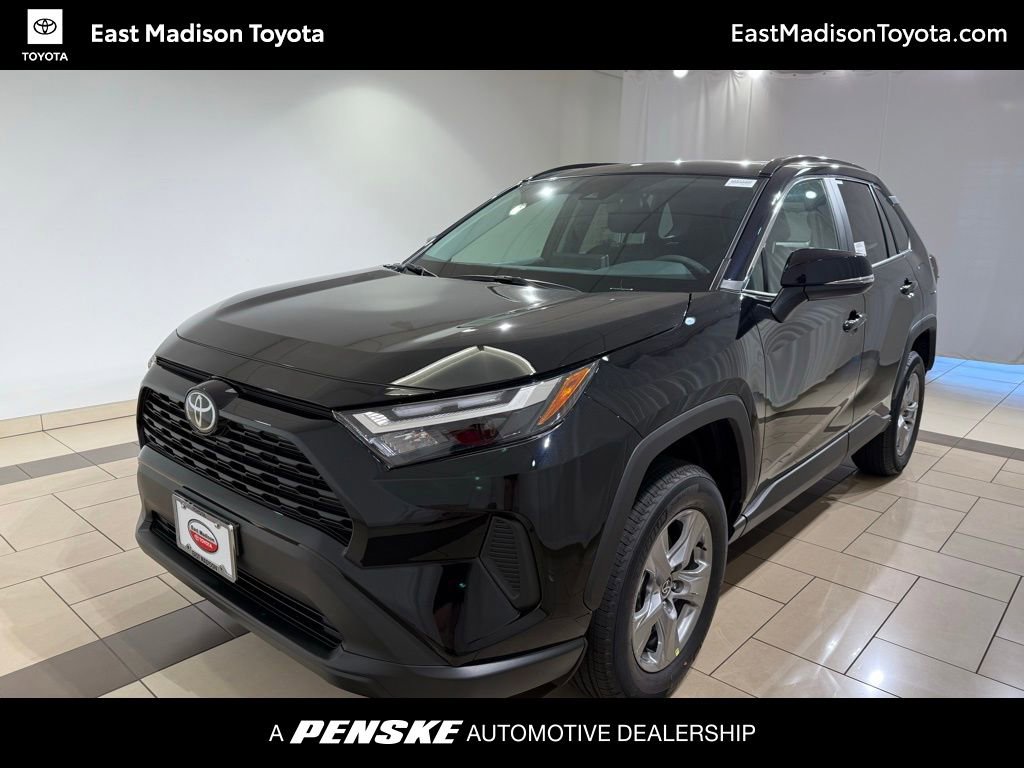 2025 Toyota RAV4 XLE's photo