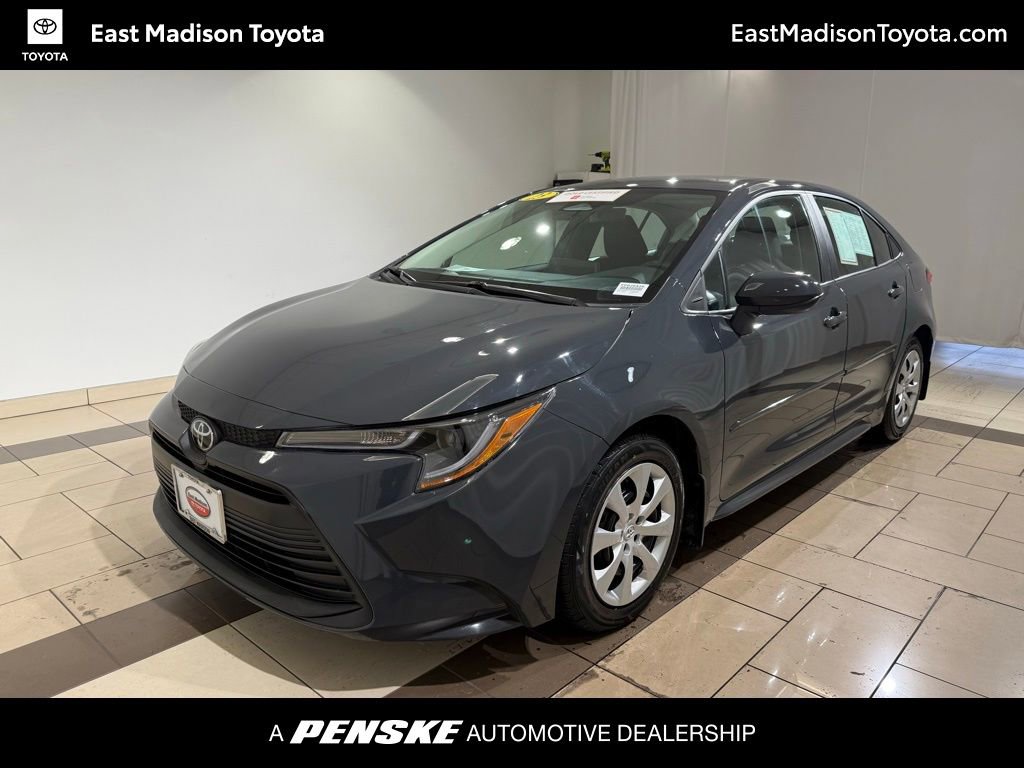 2023 Toyota Corolla LE's photo