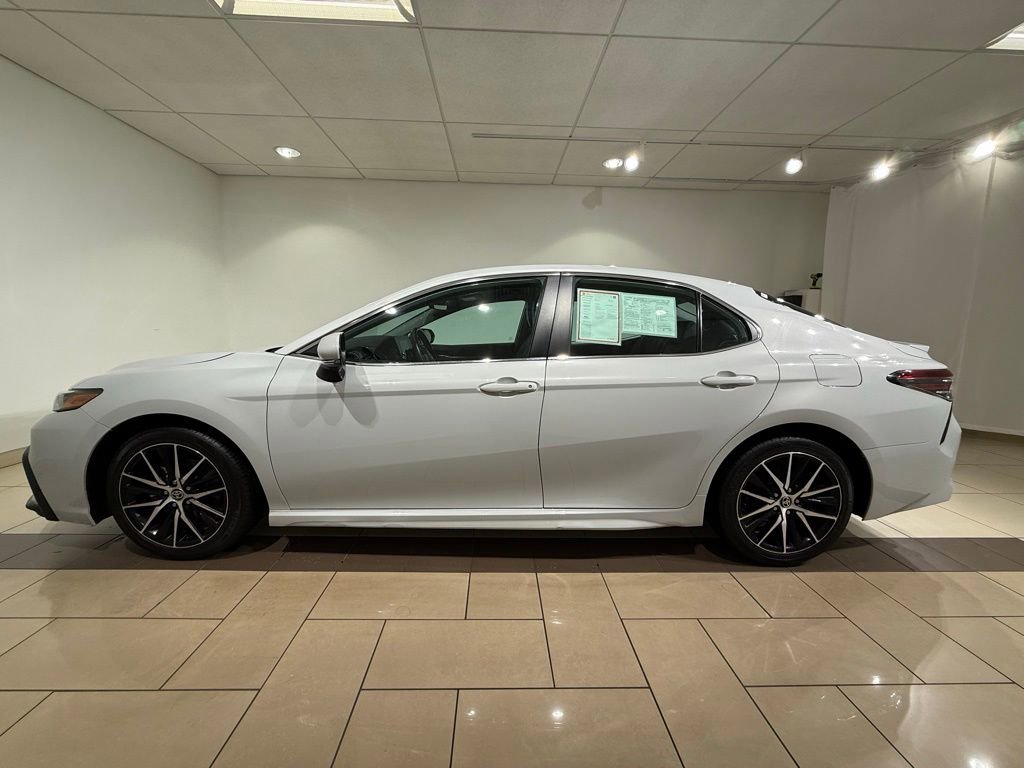 2023 Toyota Camry SE photo 2