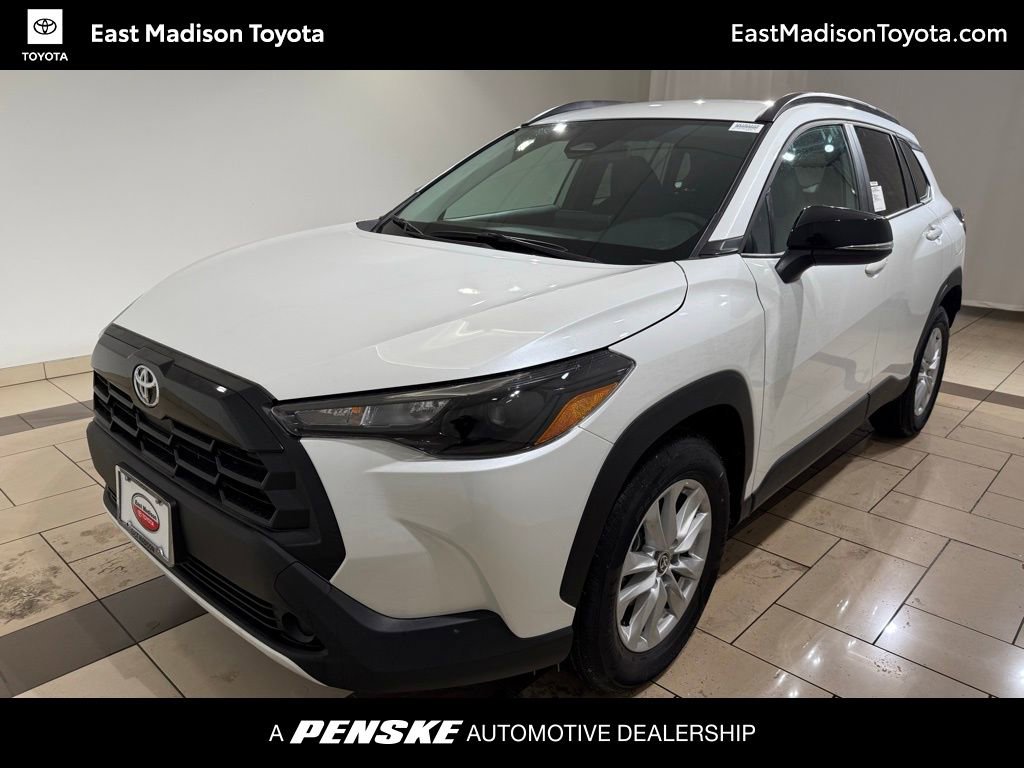 2026 Toyota Corolla Cross LE's photo