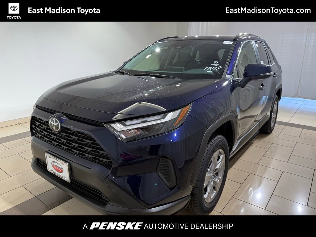 2025 Toyota RAV4 XLE's photo