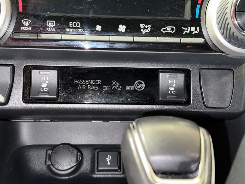 2022 Toyota RAV4 SE - Photo 28