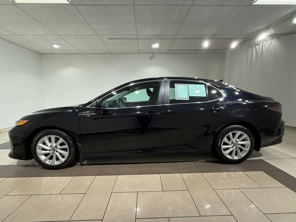 2023 Toyota Camry LE photo 2