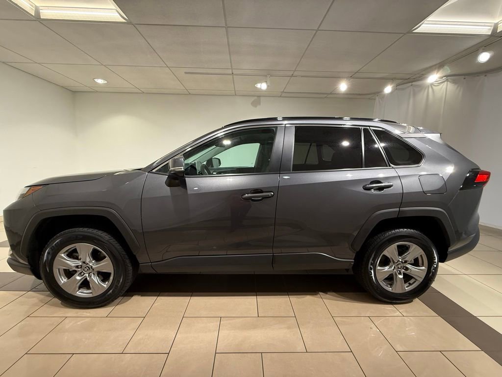 2024 Toyota RAV4 XLE photo 2