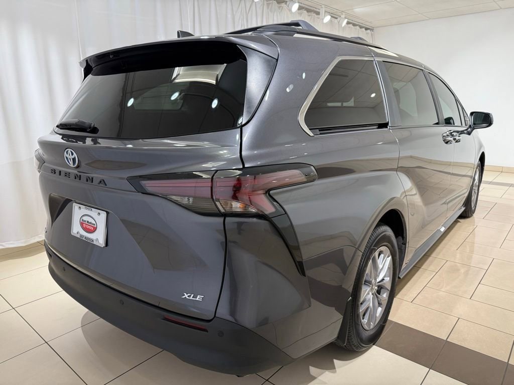 2025 Toyota Sienna XLE - Photo 5