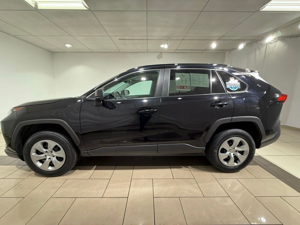 2021 Toyota RAV4 LE photo 2